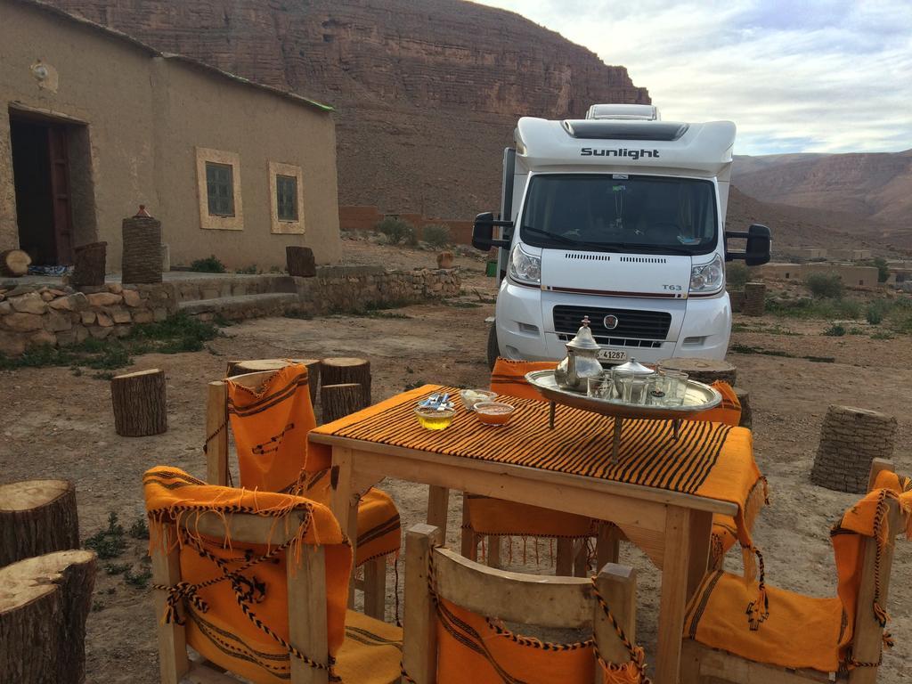 Gîte d'étape traditionnel berbère Ifri Esterno foto