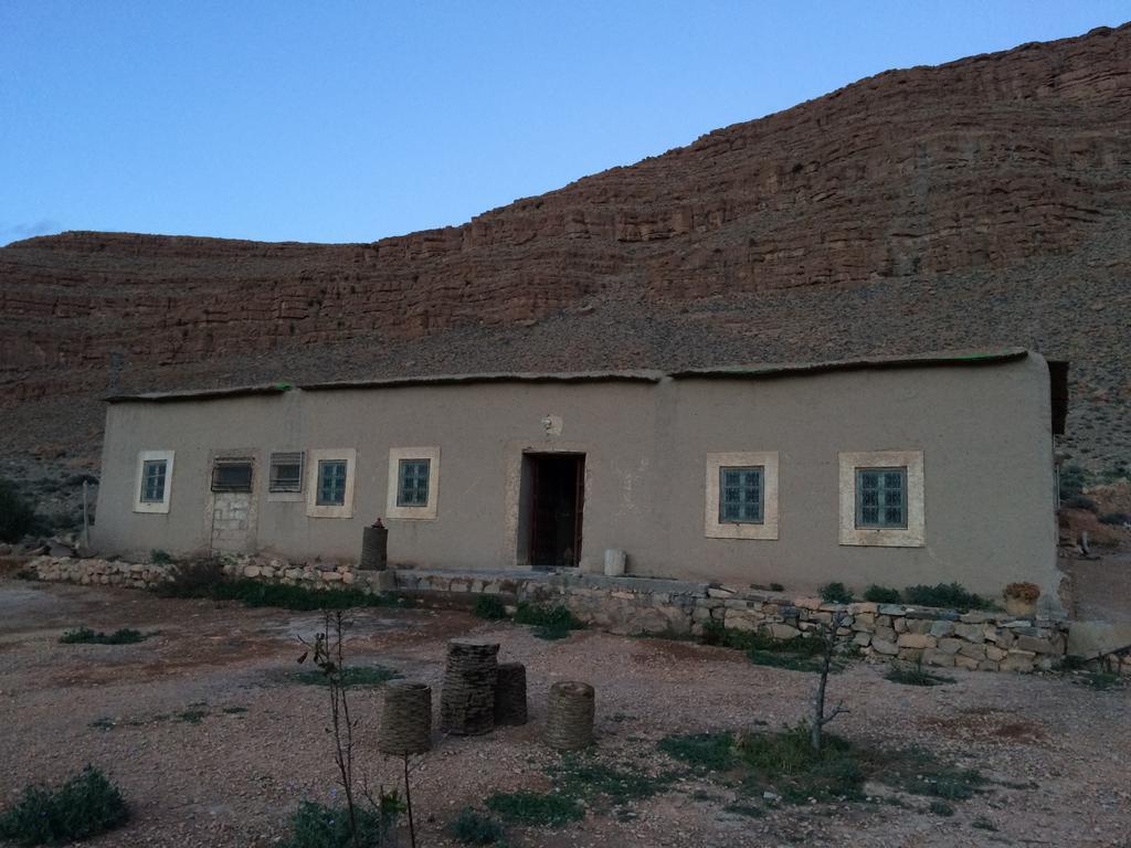 Gîte d'étape traditionnel berbère Ifri Esterno foto